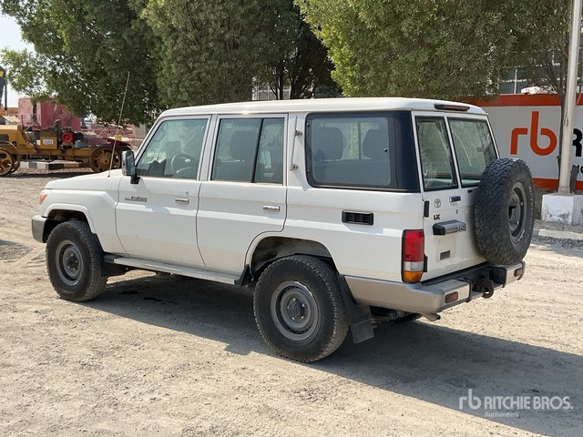 2018 Toyota Land Cruiser LX 76L 4x4 SUV - SUV: foto 4 2018 Toyota Land Cruiser LX 76L 4x4 SUV - SUV: foto 4