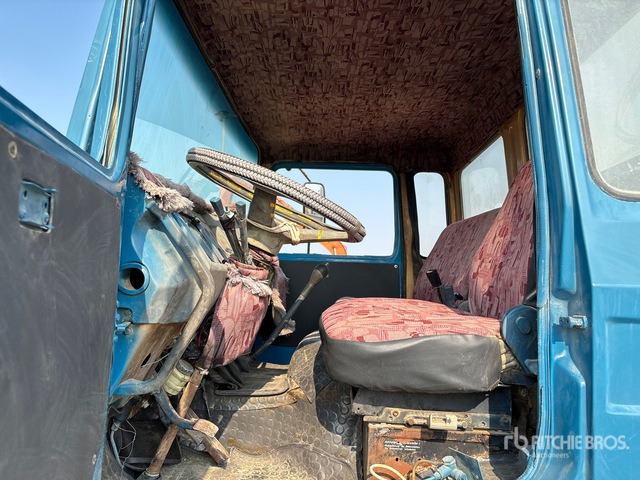 Iveco 110-17 Flatbed Truck with Crane - Camião de caixa aberta/ Plataforma, Caminhão grua: foto 4 Iveco 110-17 Flatbed Truck with Crane - Camião de caixa aberta/ Plataforma, Caminhão grua: foto 4