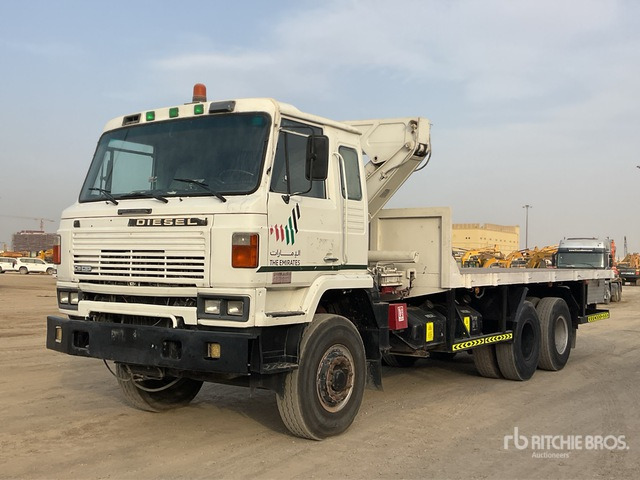 Nissan TF20 - Camião de caixa aberta/ Plataforma, Caminhão grua: foto 1 Nissan TF20 - Camião de caixa aberta/ Plataforma, Caminhão grua: foto 1