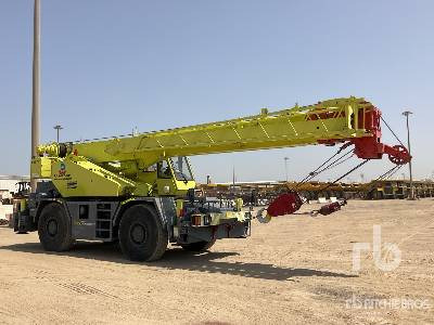 TADANO TR300E 30 ton 4x4x4 - Grua de estaleiro: foto 4 TADANO TR300E 30 ton 4x4x4 - Grua de estaleiro: foto 4