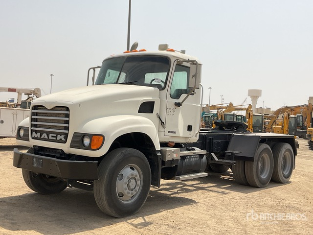 2008 Mack Granite CV713 6x4 T/A Day Cab Truck Tractor - Tractor: foto 1 2008 Mack Granite CV713 6x4 T/A Day Cab Truck Tractor - Tractor: foto 1