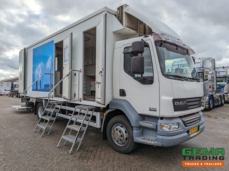 DAF FA LF55.180 4x2 Daycab 15T Euro4 Mobile Office / Camper / Workshop - Manual - Airco - Dhollandia Laadklep 1500KG - 150.000KM (V690) - Caminhão: foto 1 DAF FA LF55.180 4x2 Daycab 15T Euro4 Mobile Office / Camper / Workshop - Manual - Airco - Dhollandia Laadklep 1500KG - 150.000KM (V690) - Caminhão: foto 1