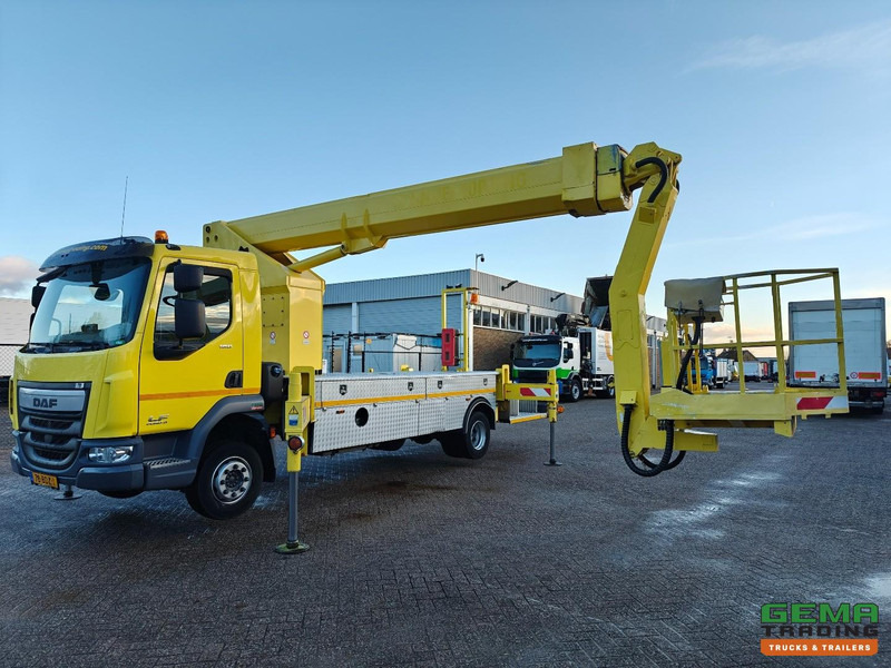 DAF LF 180 FA 4x2 Dagcab Euro6A - T225 Ruthman - Hoogwerker- 101.534km - 04/2026 APK - Caminhão: foto 1 DAF LF 180 FA 4x2 Dagcab Euro6A - T225 Ruthman - Hoogwerker- 101.534km - 04/2026 APK - Caminhão: foto 1