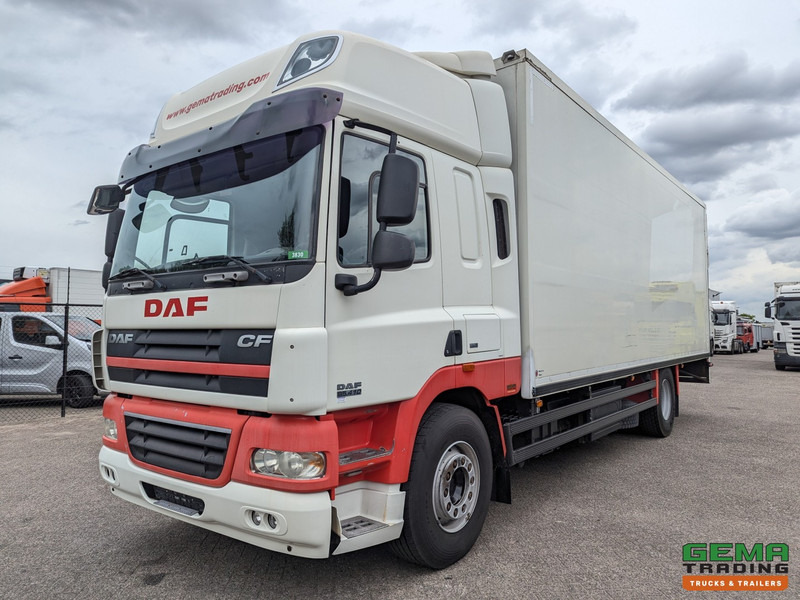 DAF CF85.410 4x2 Spacecab Euro5 - Geïsoleerde bak 7.6m - Laadklep 1500kg - Reservewiel - Caminhão furgão: foto 1 DAF CF85.410 4x2 Spacecab Euro5 - Geïsoleerde bak 7.6m - Laadklep 1500kg - Reservewiel - Caminhão furgão: foto 1