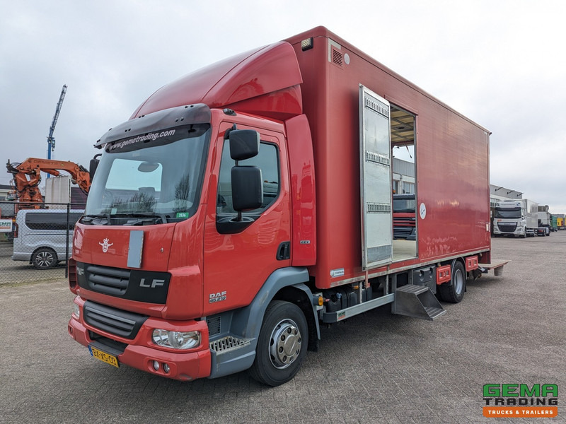 DAF FA LF45.210 4x2 Dagcab Euro5 EEV - GeslotenBak 6.6M - Zijdeuren - Weegsysteem - Laadklep 1500KG - Caminhão furgão: foto 1 DAF FA LF45.210 4x2 Dagcab Euro5 EEV - GeslotenBak 6.6M - Zijdeuren - Weegsysteem - Laadklep 1500KG - Caminhão furgão: foto 1