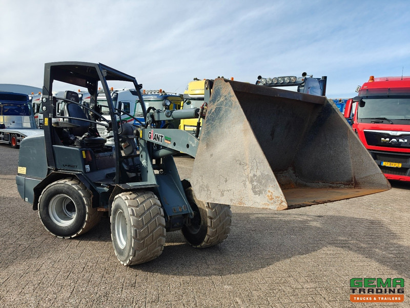 Giant V452T 3585 uren - Wiellader - Landbouw Kenteken - Vangmuil - Grondbak - Non-Marking Banden - Mini carregadeira de esteiras: foto 2 Giant V452T 3585 uren - Wiellader - Landbouw Kenteken - Vangmuil - Grondbak - Non-Marking Banden - Mini carregadeira de esteiras: foto 2