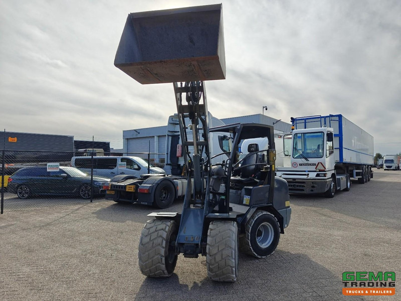 Giant V452T 3585 uren - Wiellader - Landbouw Kenteken - Vangmuil - Grondbak - Non-Marking Banden - Mini carregadeira de esteiras: foto 5 Giant V452T 3585 uren - Wiellader - Landbouw Kenteken - Vangmuil - Grondbak - Non-Marking Banden - Mini carregadeira de esteiras: foto 5