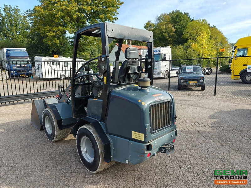 Giant V452T 3585 uren - Wiellader - Landbouw Kenteken - Vangmuil - Grondbak - Non-Marking Banden - Mini carregadeira de esteiras: foto 4 Giant V452T 3585 uren - Wiellader - Landbouw Kenteken - Vangmuil - Grondbak - Non-Marking Banden - Mini carregadeira de esteiras: foto 4