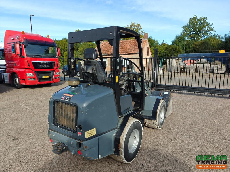 Giant V452T 3585 uren - Wiellader - Landbouw Kenteken - Vangmuil - Grondbak - Non-Marking Banden - Mini carregadeira de esteiras: foto 3 Giant V452T 3585 uren - Wiellader - Landbouw Kenteken - Vangmuil - Grondbak - Non-Marking Banden - Mini carregadeira de esteiras: foto 3