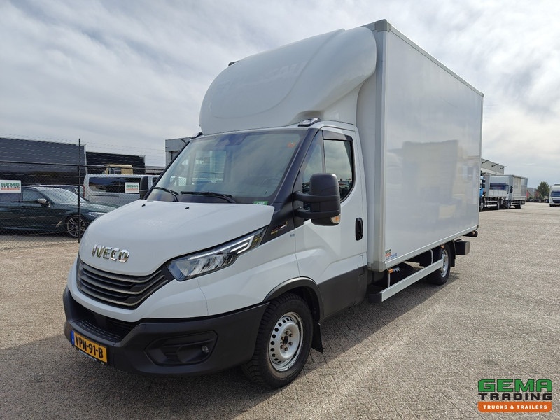 Iveco 35S18 Hi-Matic 4x2 Dagcab Euro6E - Gesloten Bak 4.2M - Laadklep 1000KG - Navi - 03/2026 APK - Carrinha de contentor: foto 1 Iveco 35S18 Hi-Matic 4x2 Dagcab Euro6E - Gesloten Bak 4.2M - Laadklep 1000KG - Navi - 03/2026 APK - Carrinha de contentor: foto 1