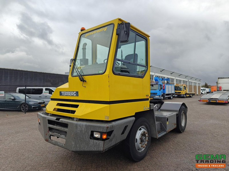 Terberg YT180 Schotel 25T - Naafreductie - Cummins - Landbouw Kenteken 40km/h - Tractor de terminal: foto 1 Terberg YT180 Schotel 25T - Naafreductie - Cummins - Landbouw Kenteken 40km/h - Tractor de terminal: foto 1
