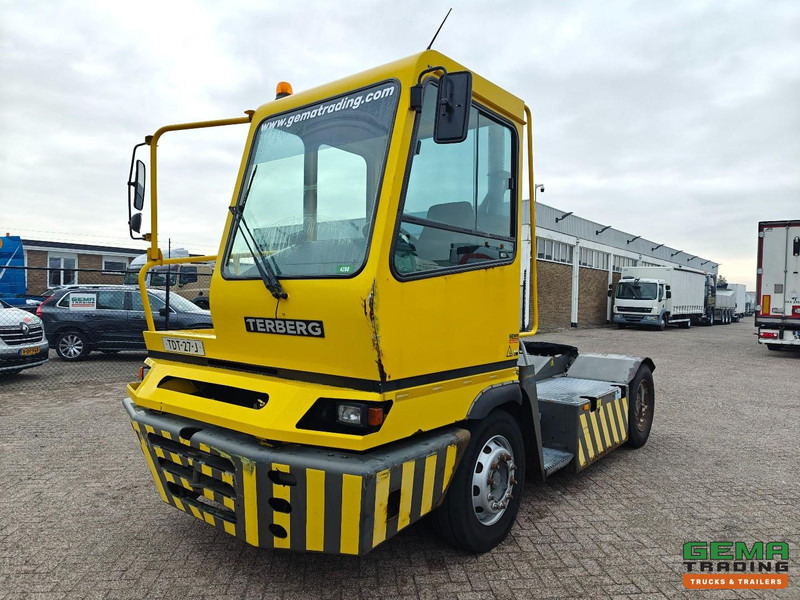 Terberg YT182 Allison - Schotel 30T - Naafreductie - Cummins - Landbouw Kenteken 40km/h - Tractor de terminal: foto 1 Terberg YT182 Allison - Schotel 30T - Naafreductie - Cummins - Landbouw Kenteken 40km/h - Tractor de terminal: foto 1