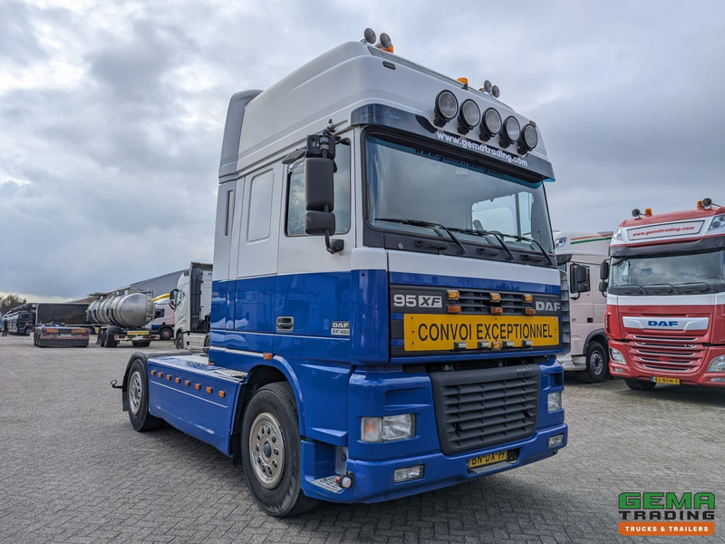DAF 95XF.480 4x2 Superspacecab Euro3 - Handgeschakeld - Limited Edition Interieur - Side Skirts - Luchthoorns - Tractor: foto 2 DAF 95XF.480 4x2 Superspacecab Euro3 - Handgeschakeld - Limited Edition Interieur - Side Skirts - Luchthoorns - Tractor: foto 2