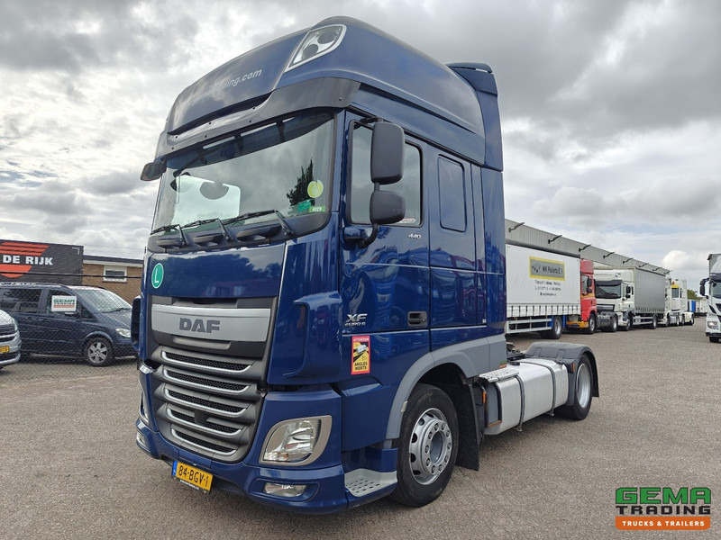 DAF XF 440 FT 4x2 SuperSpaceCab Euro6A - MEGA - Retarder - HandGeschakeld - 316.000KM! - Tractor: foto 1 DAF XF 440 FT 4x2 SuperSpaceCab Euro6A - MEGA - Retarder - HandGeschakeld - 316.000KM! - Tractor: foto 1