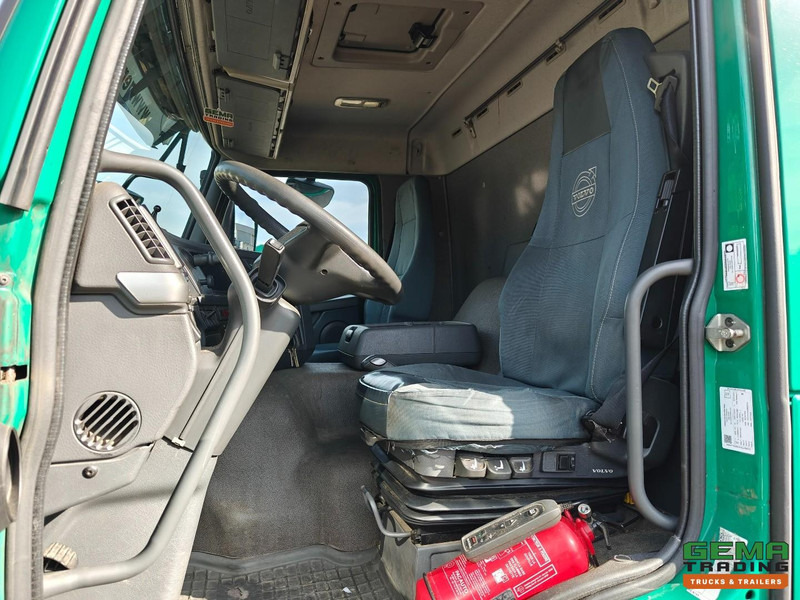 Volvo FM330 4x2 Dagcab Euro5 - KuikenBak 8.4m + Webasto Heater + Dhollandia 2000KG - Caminhão transporte de gado: foto 5 Volvo FM330 4x2 Dagcab Euro5 - KuikenBak 8.4m + Webasto Heater + Dhollandia 2000KG - Caminhão transporte de gado: foto 5