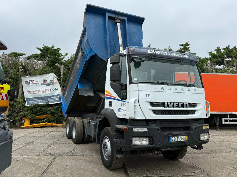 Iveco Trakker 360 6X4 Tipper Spring/Spring ZF Manual gear - Caminhão basculante: foto 1 Iveco Trakker 360 6X4 Tipper Spring/Spring ZF Manual gear - Caminhão basculante: foto 1
