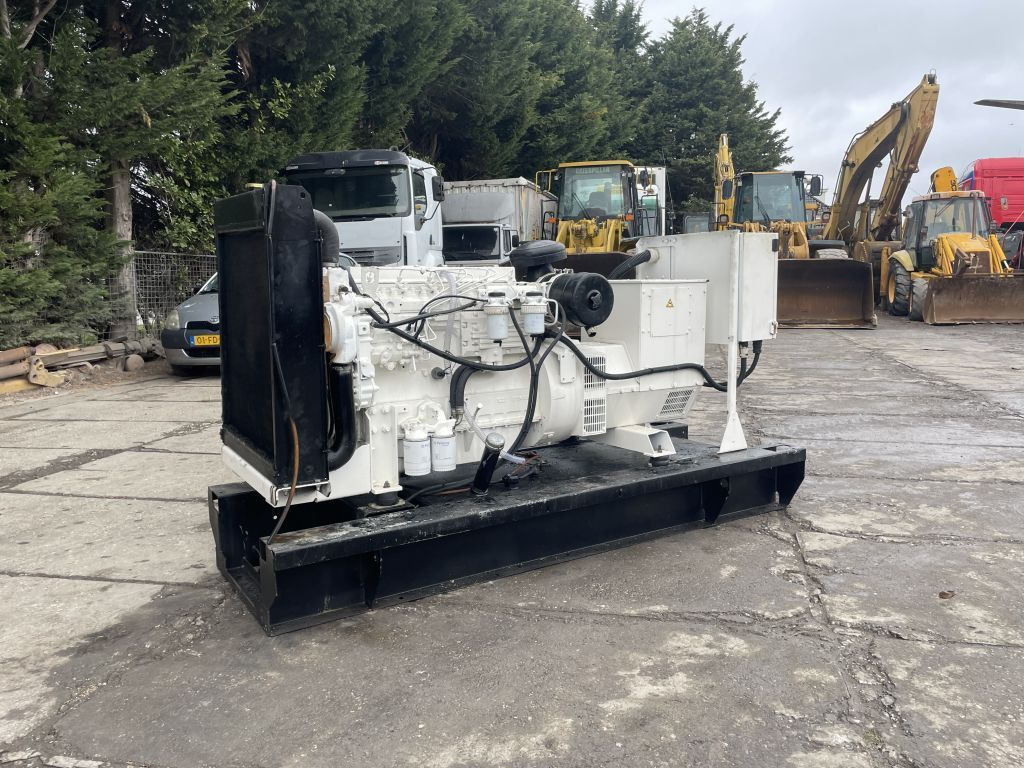Perkins 100 KVA Generator 3 Phase Perkins 100 KVA Generator 3 Phase - Gerador elétrico: foto 4 Perkins 100 KVA Generator 3 Phase Perkins 100 KVA Generator 3 Phase - Gerador elétrico: foto 4