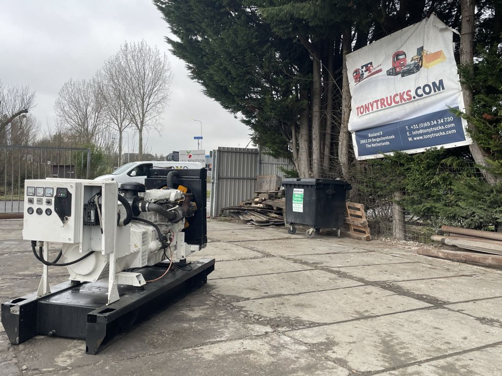 Perkins 100 KVA Generator 3 Phase Perkins 100 KVA Generator 3 Phase - Gerador elétrico: foto 2 Perkins 100 KVA Generator 3 Phase Perkins 100 KVA Generator 3 Phase - Gerador elétrico: foto 2