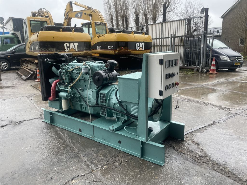 Perkins 85 KVA Generator 3 Phase Perkins 85 KVA Generator 3 Phase - Gerador elétrico: foto 3 Perkins 85 KVA Generator 3 Phase Perkins 85 KVA Generator 3 Phase - Gerador elétrico: foto 3