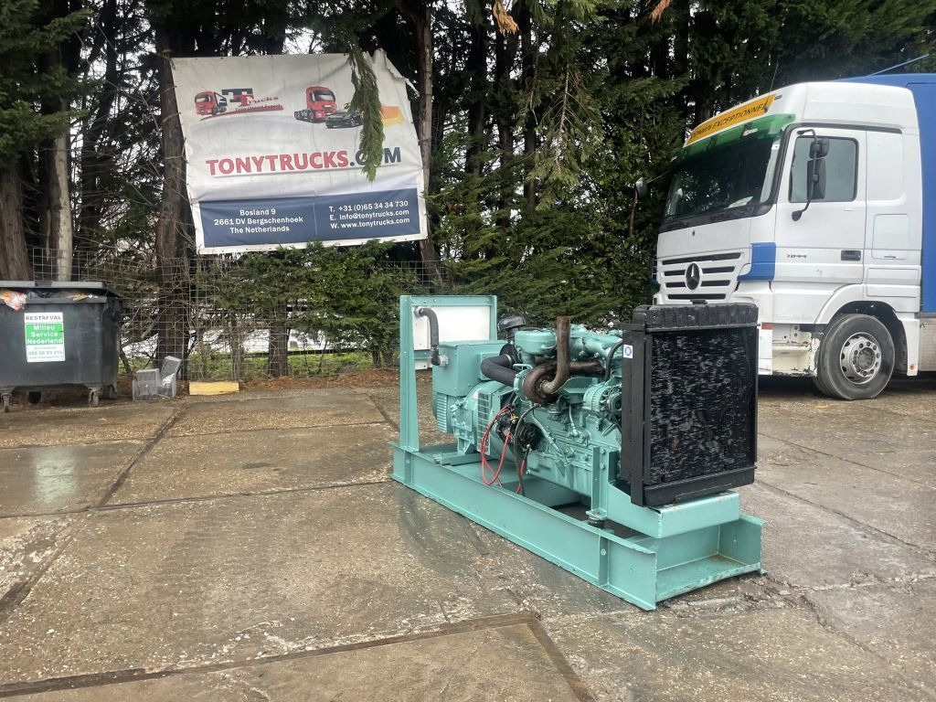Perkins 85 KVA Generator 3 Phase Perkins 85 KVA Generator 3 Phase - Gerador elétrico: foto 1 Perkins 85 KVA Generator 3 Phase Perkins 85 KVA Generator 3 Phase - Gerador elétrico: foto 1