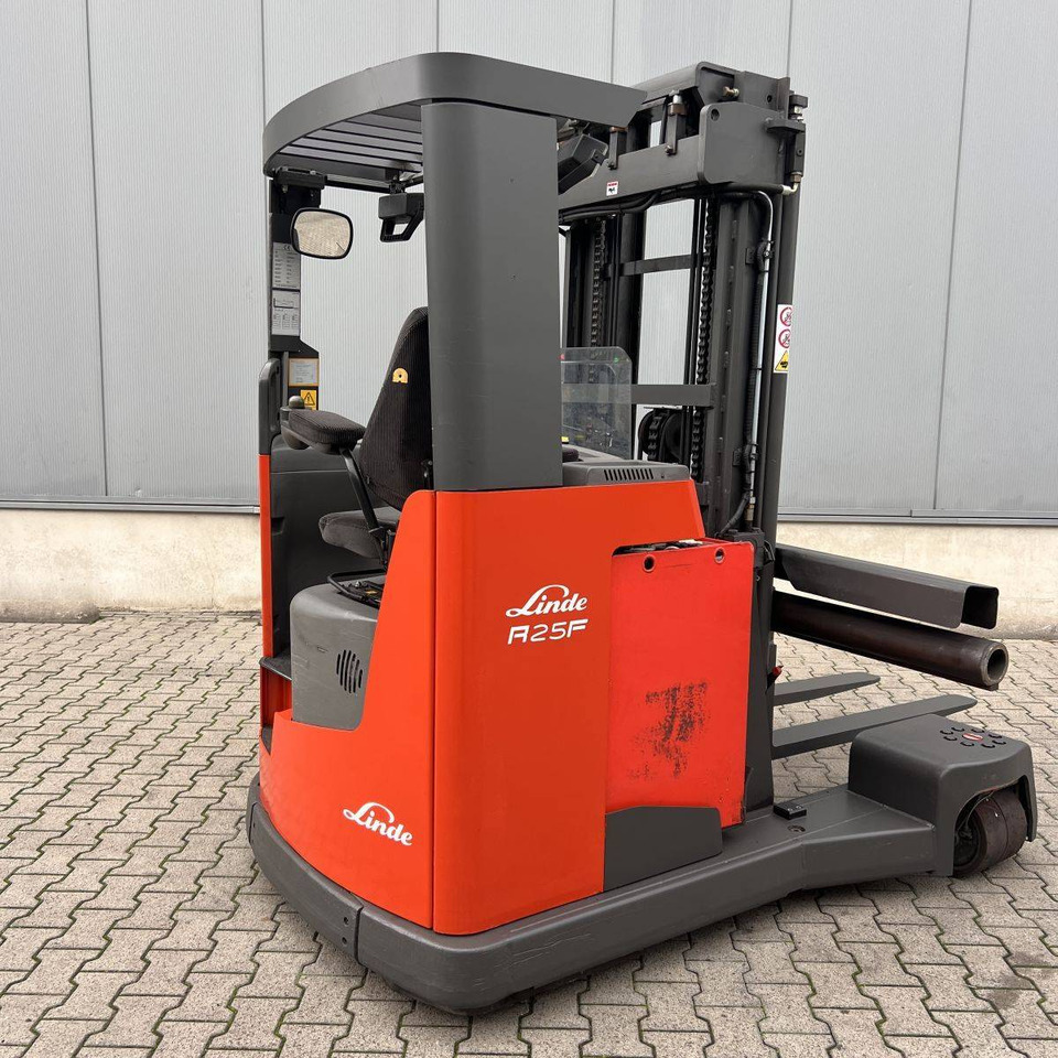 Atlet UFS250DTFVRG450 - Empilhador de 4 vias: foto 2 Atlet UFS250DTFVRG450 - Empilhador de 4 vias: foto 2