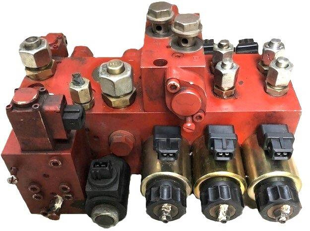 Hydraulic control valve - Válvula hidráulica de Equipamento de movimentação: foto 3 Hydraulic control valve - Válvula hidráulica de Equipamento de movimentação: foto 3