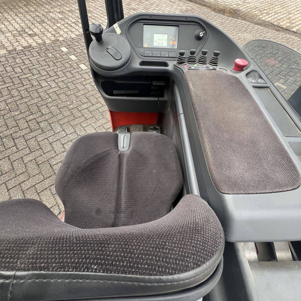 Linde R14HD (1120) - Empilhador retráctil: foto 5 Linde R14HD (1120) - Empilhador retráctil: foto 5