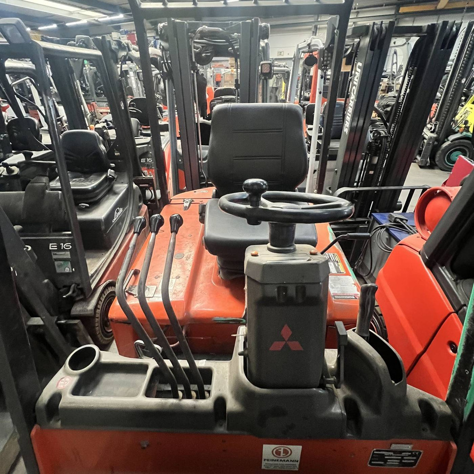 Mitsubishi FB25K-PAC - Empilhadeira elétrica: foto 3 Mitsubishi FB25K-PAC - Empilhadeira elétrica: foto 3