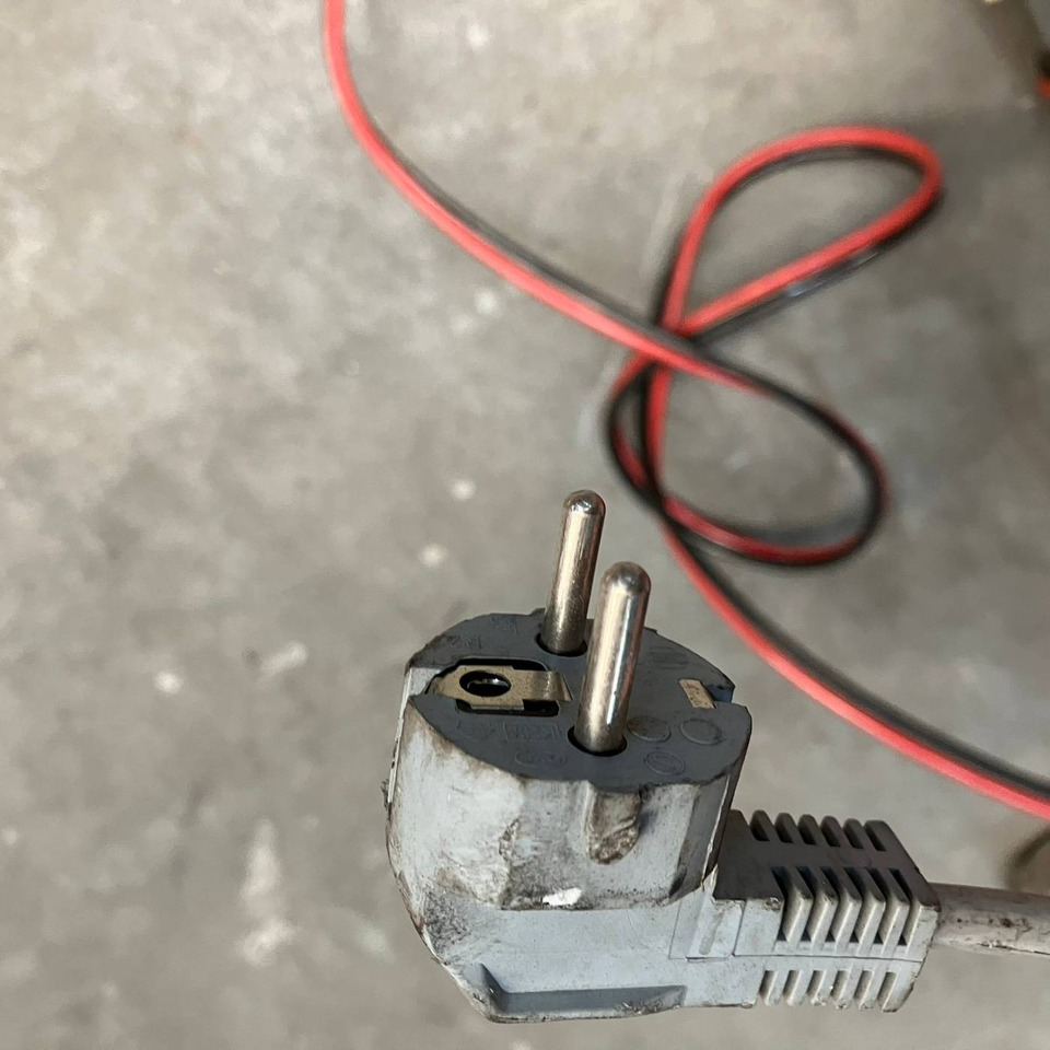 Hawker 24V/40A - Peça de reposição de Equipamento de movimentação: foto 5 Hawker 24V/40A - Peça de reposição de Equipamento de movimentação: foto 5