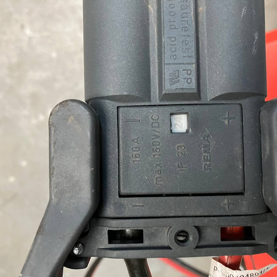 Hawker 24V/40A - Peça de reposição de Equipamento de movimentação: foto 4 Hawker 24V/40A - Peça de reposição de Equipamento de movimentação: foto 4