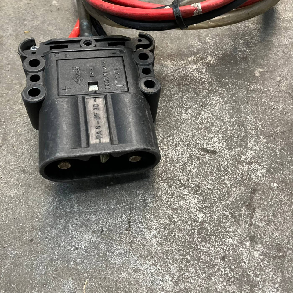 Hawker 24V/50A - Peça de reposição de Equipamento de movimentação: foto 4 Hawker 24V/50A - Peça de reposição de Equipamento de movimentação: foto 4