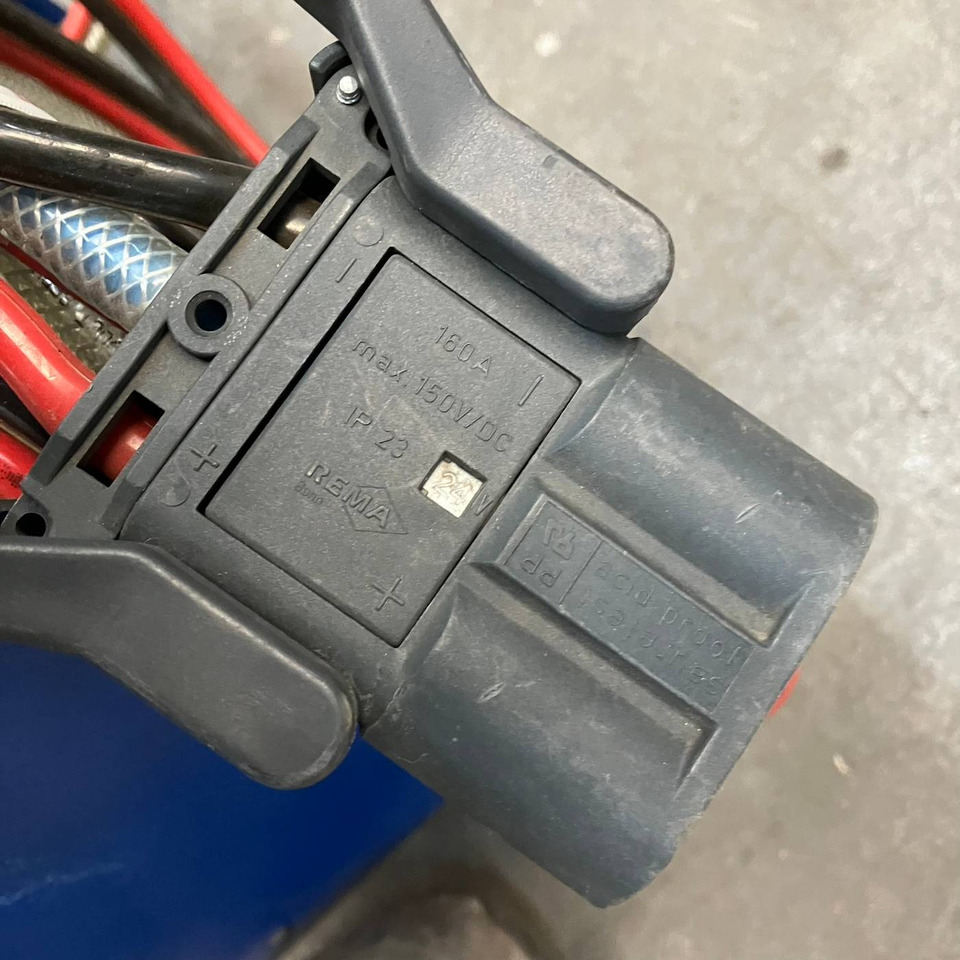 Hawker 24V/60A - Peça de reposição de Equipamento de movimentação: foto 2 Hawker 24V/60A - Peça de reposição de Equipamento de movimentação: foto 2