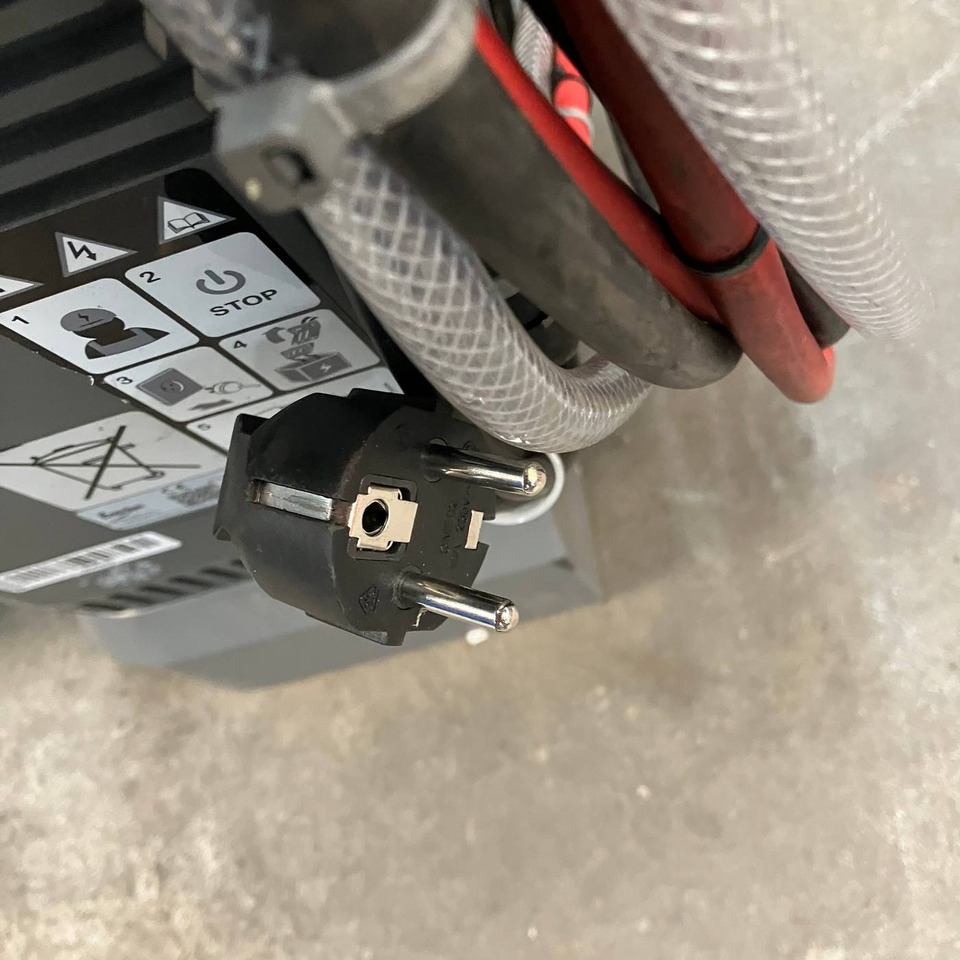 Hawker 24V/72A Lifetech TC1LT - Peça de reposição de Equipamento de movimentação: foto 2 Hawker 24V/72A Lifetech TC1LT - Peça de reposição de Equipamento de movimentação: foto 2