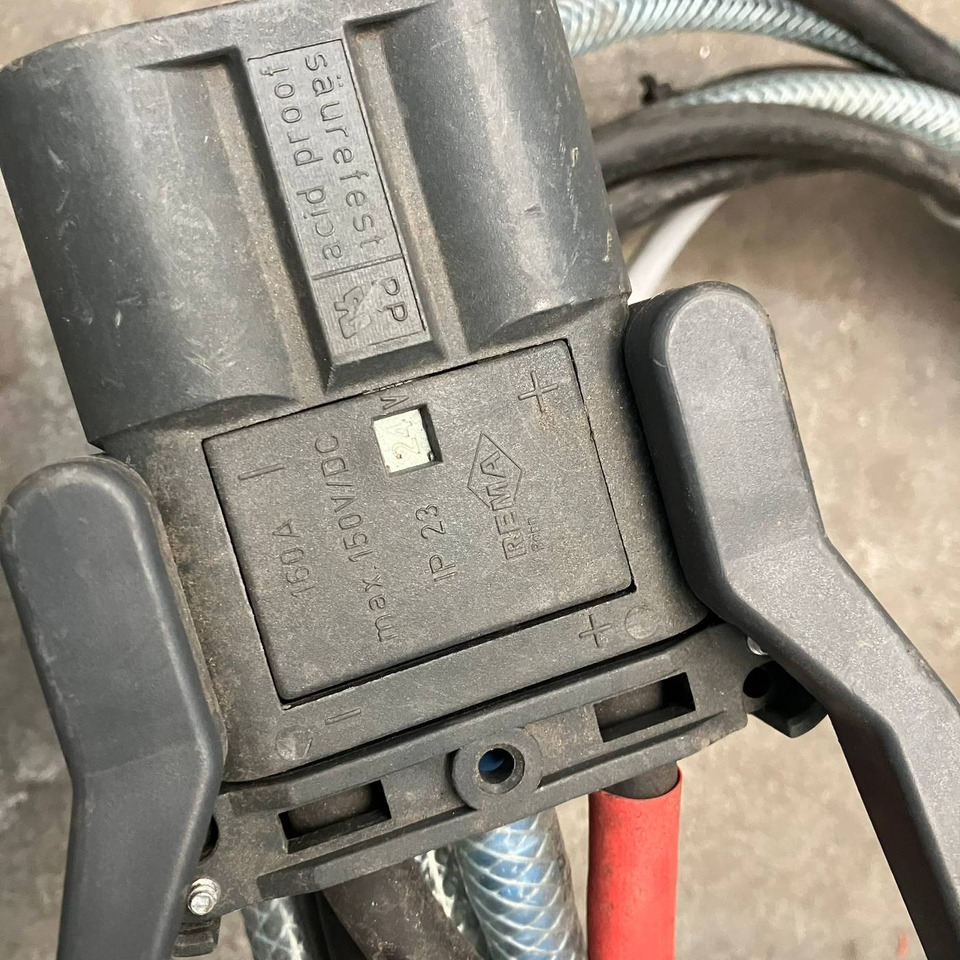 Hawker 24V/80A - Peça de reposição de Equipamento de movimentação: foto 2 Hawker 24V/80A - Peça de reposição de Equipamento de movimentação: foto 2