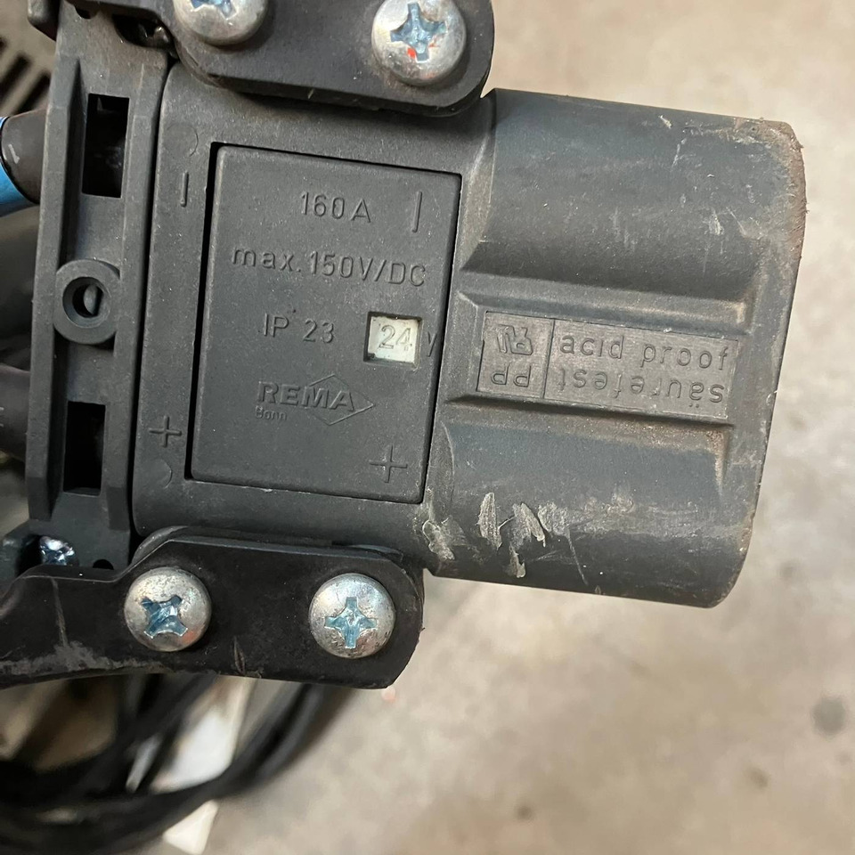 Hawker 24V/90A - Peça de reposição de Equipamento de movimentação: foto 3 Hawker 24V/90A - Peça de reposição de Equipamento de movimentação: foto 3