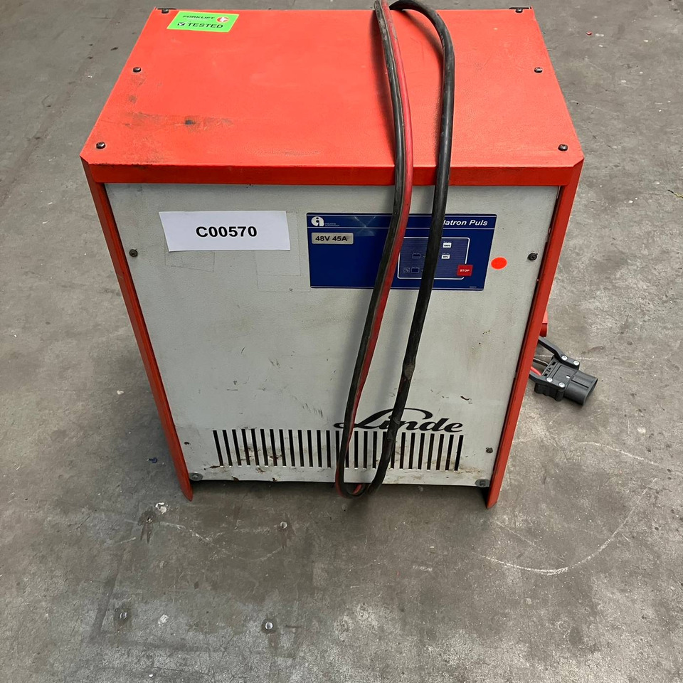 Hawker 48V/45A - Peça de reposição de Equipamento de movimentação: foto 1 Hawker 48V/45A - Peça de reposição de Equipamento de movimentação: foto 1