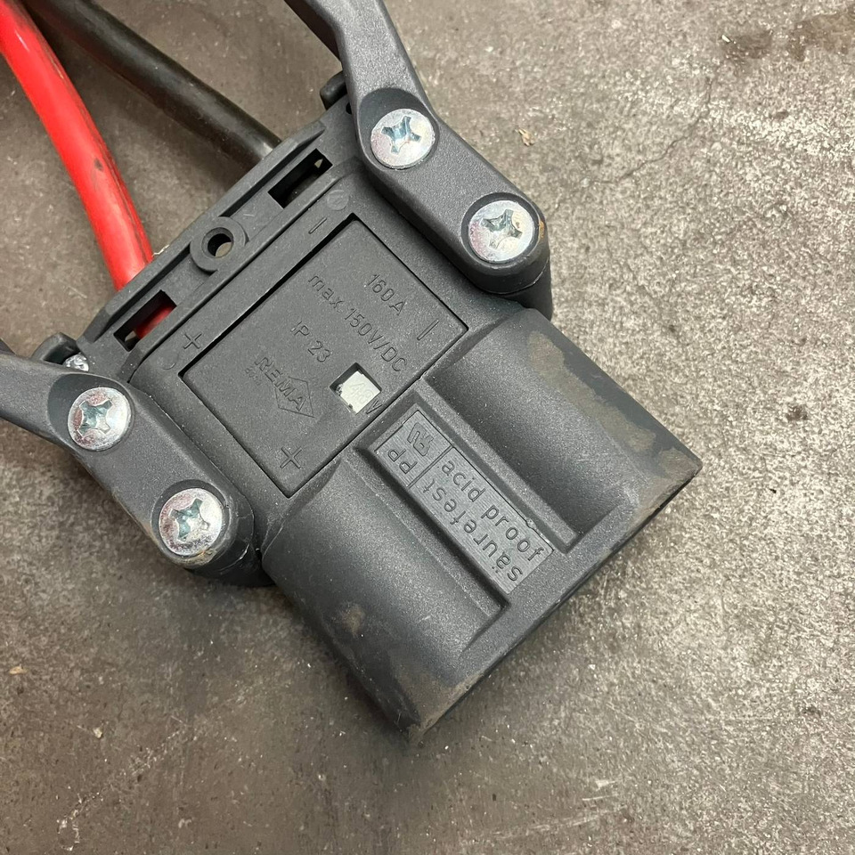 Hawker 48V/45A - Peça de reposição de Equipamento de movimentação: foto 2 Hawker 48V/45A - Peça de reposição de Equipamento de movimentação: foto 2