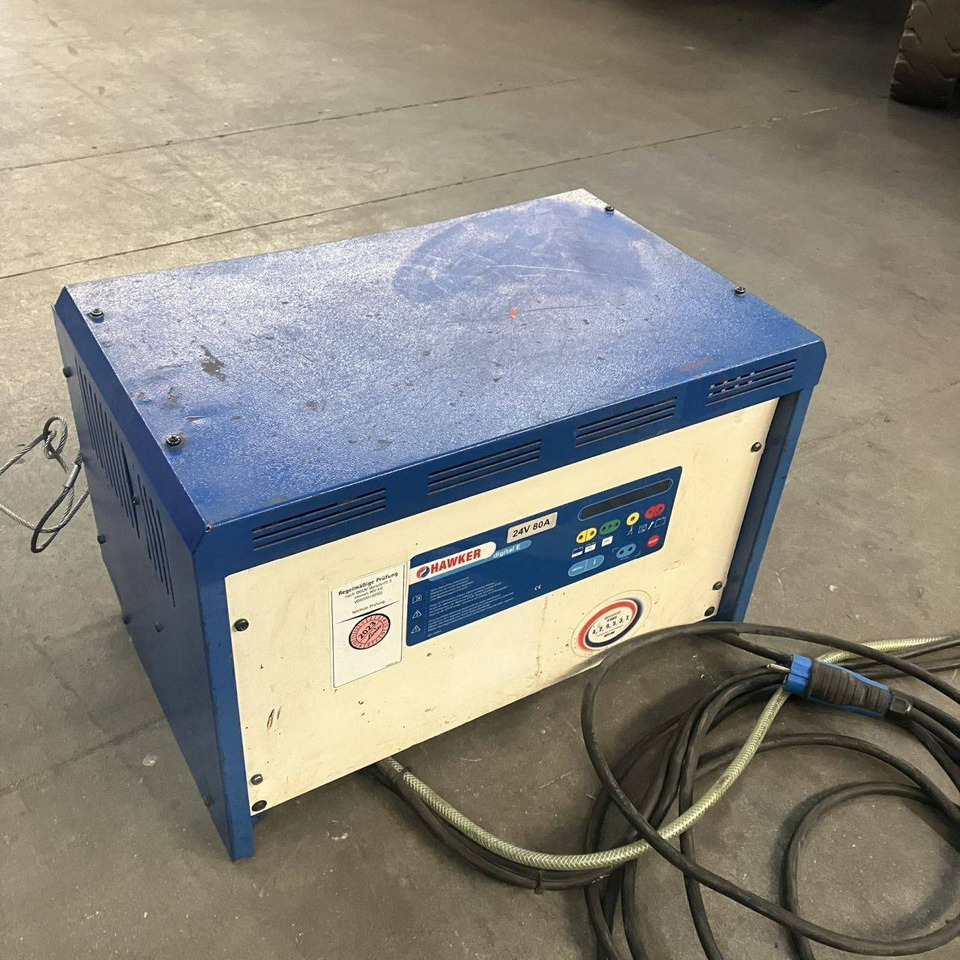 Hawker E 24V/80A+EU - Peça de reposição de Equipamento de movimentação: foto 2 Hawker E 24V/80A+EU - Peça de reposição de Equipamento de movimentação: foto 2