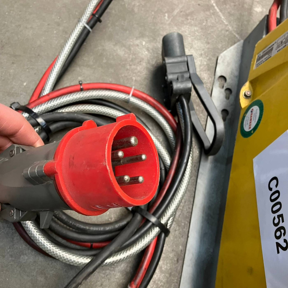 Hawker LT 48V/115A - Peça de reposição de Equipamento de movimentação: foto 4 Hawker LT 48V/115A - Peça de reposição de Equipamento de movimentação: foto 4