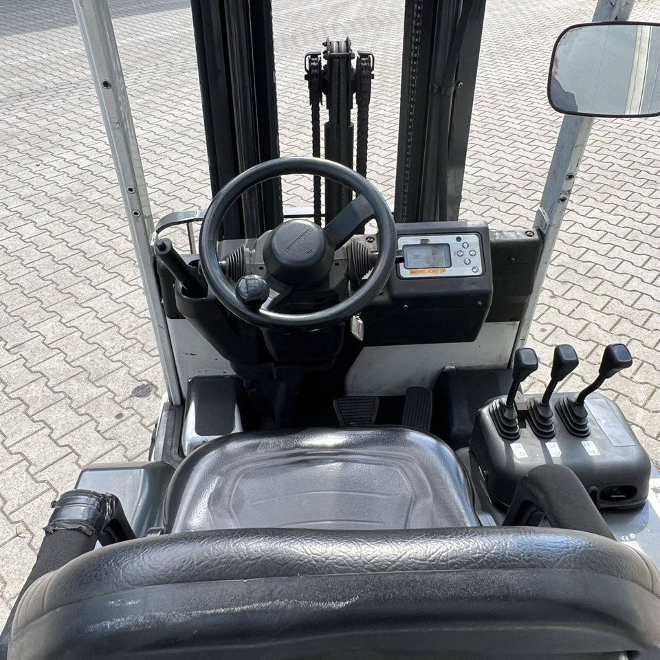 Unicarriers TX3-20L (AG1N1L20Q) - Empilhadeira elétrica: foto 4 Unicarriers TX3-20L (AG1N1L20Q) - Empilhadeira elétrica: foto 4