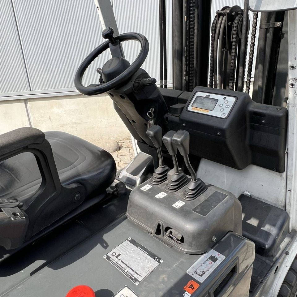 Unicarriers TX3-20L (AG1N1L20Q) - Empilhadeira elétrica: foto 3 Unicarriers TX3-20L (AG1N1L20Q) - Empilhadeira elétrica: foto 3