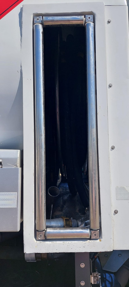 MERCEDES Antos - Caminhão tanque: foto 3 MERCEDES Antos - Caminhão tanque: foto 3