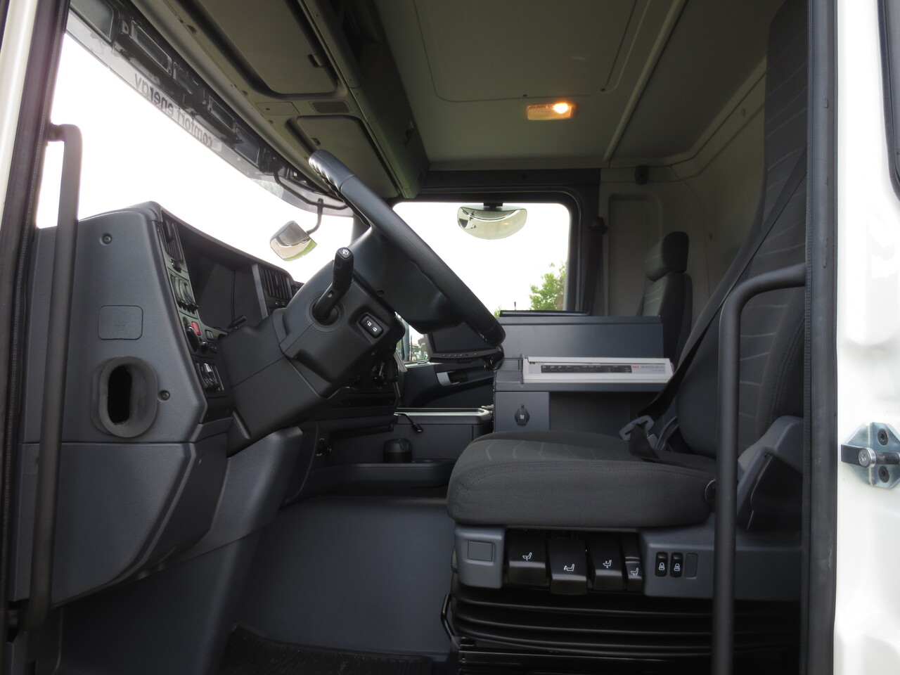 Fotografia de interior 2: Locação de SCANIA G370 SCANIA G370 Fotografia de interior 2: Locação de SCANIA G370 SCANIA G370