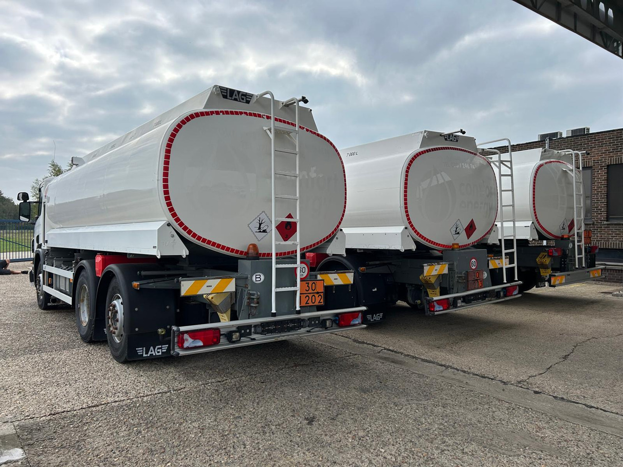 SCANIA P320/P360 (lot of 3) - Caminhão tanque: foto 4 SCANIA P320/P360 (lot of 3) - Caminhão tanque: foto 4