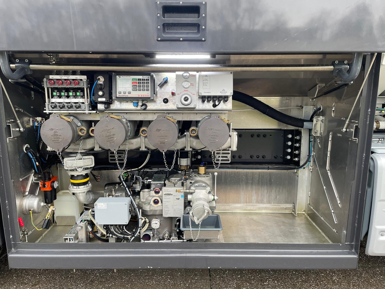 SCANIA P370 - Caminhão tanque: foto 2 SCANIA P370 - Caminhão tanque: foto 2