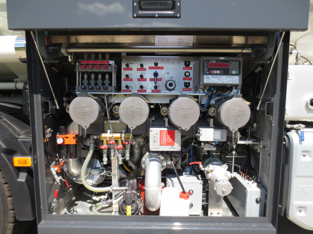 Caminhão tanque VOLVO FM: foto 13