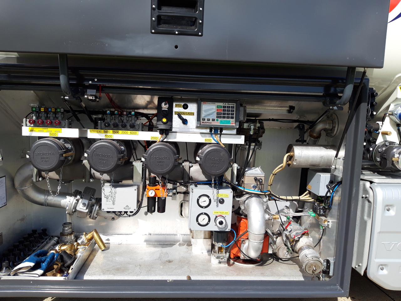 VOLVO FM - Caminhão tanque: foto 2 VOLVO FM - Caminhão tanque: foto 2