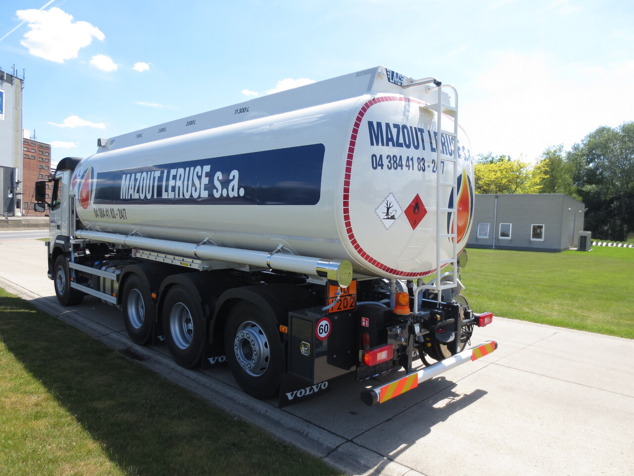 Caminhão tanque VOLVO FM: foto 11