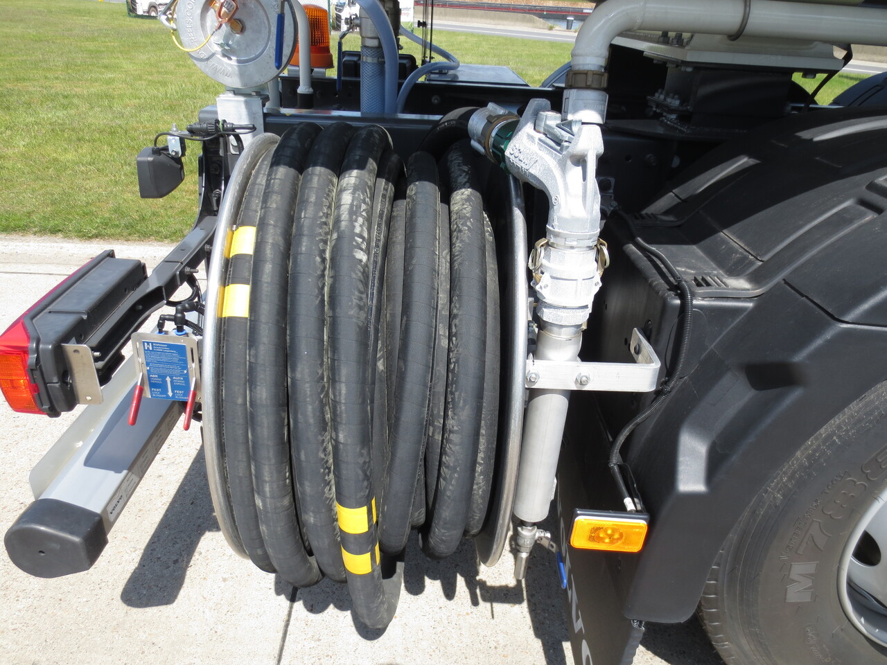 VOLVO FM - Caminhão tanque: foto 3 VOLVO FM - Caminhão tanque: foto 3