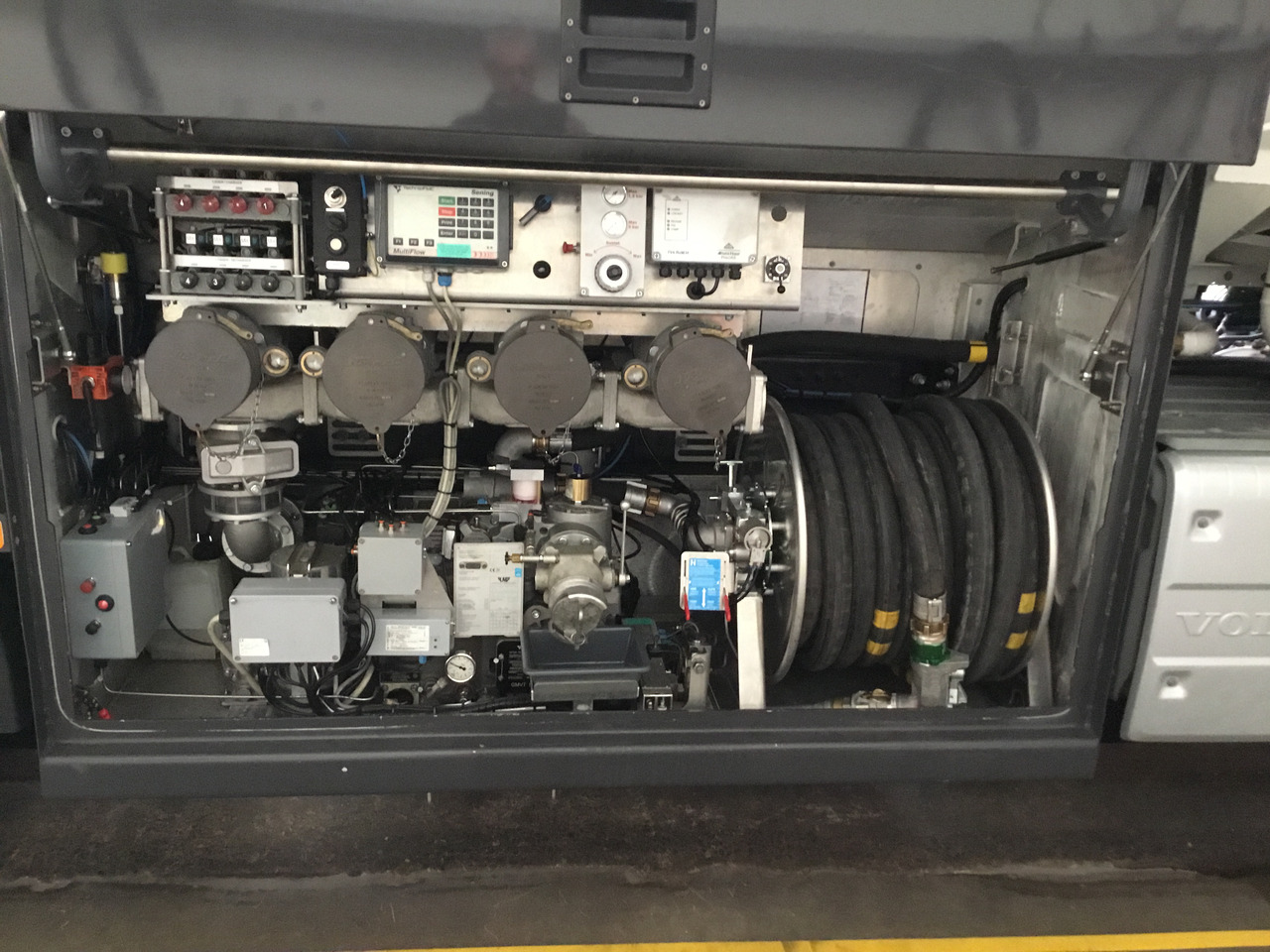 Caminhão tanque nuevo VOLVO FM: foto 10